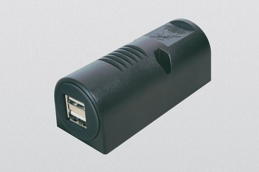 USB A-naaras 5A 2x2,5A pinta-asennus 9-32V->5V
