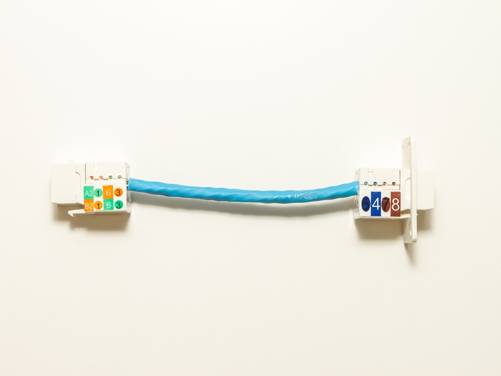 Keystone RJ45 Cat6 30cm naaras/naaras valkoinen